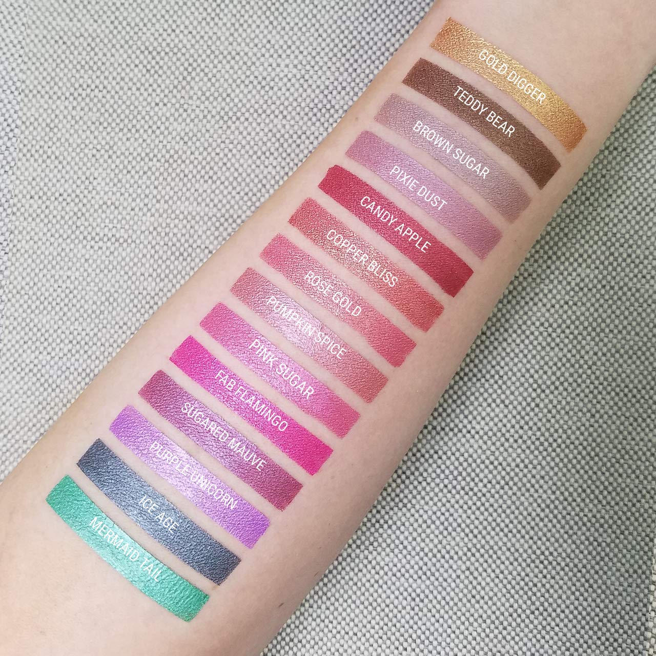 Aromi Hot Pink Metallic Liquid Lipstick | Magenta Lip Color with Shimmery Finish, Vegan, Cruelty-free, Long-Lasting and Smudge Proof (Fab Flamingo)